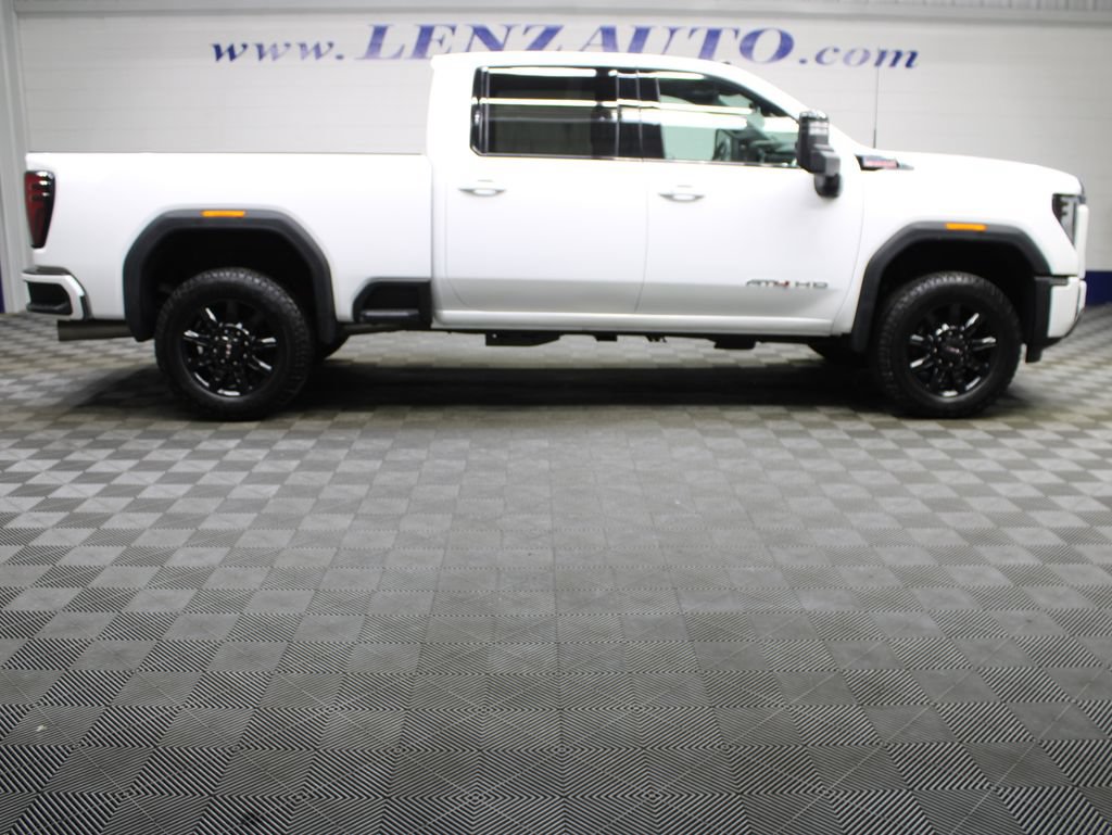 Used 2026 GMC Sierra 2500 AT4 w/ Technology Package AWD/4WD image 2