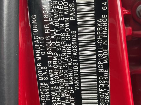 Used 2015 Toyota Yaris L image 30