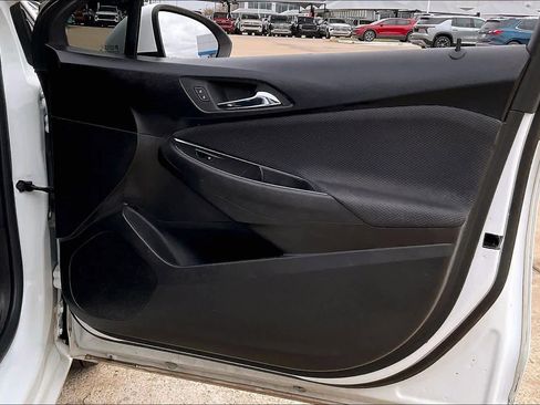 Used 2018 Chevrolet Cruze LS image 21