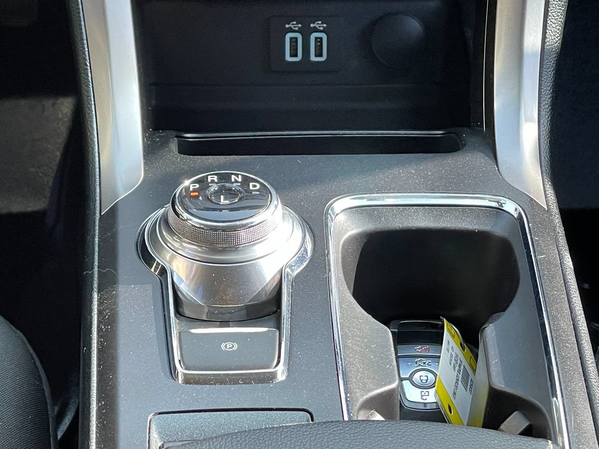 Used 2019 Ford Fusion SE FWD image 33