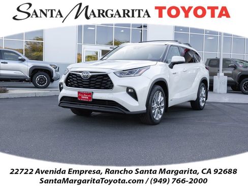 Certified 2021 Toyota Highlander Limited AWD/4WD image 1