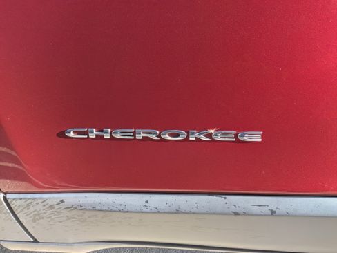 Used 2020 Jeep Cherokee Latitude image 35