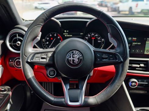 Used 2020 Alfa Romeo Giulia Ti Sport w/ Quick Order Package 22S Sport AWD/4WD image 31