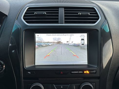 Used 2017 Ford Explorer XLT w/ Equipment Group 202A image 20