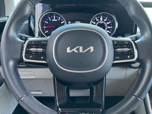 Used 2023 Kia Carnival EX FWD image 23