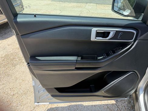 Used 2023 Ford Explorer 2WD image 12