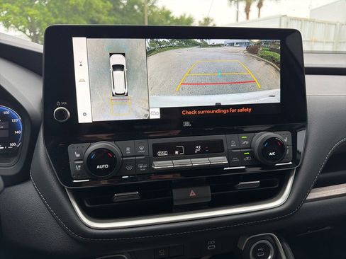 Used 2024 Toyota Grand Highlander Limited image 5