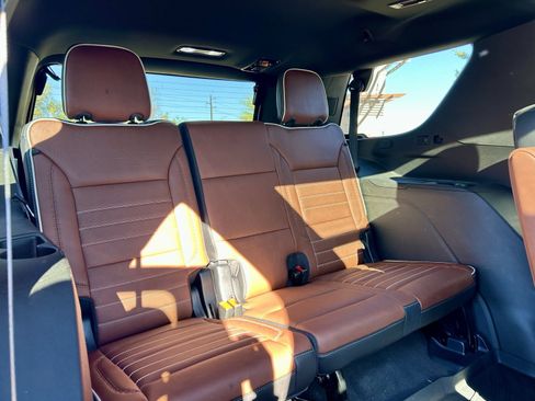 Used 2023 GMC Yukon Denali Ultimate image 17