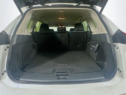 Used 2025 Nissan Rogue SV AWD/4WD image 27