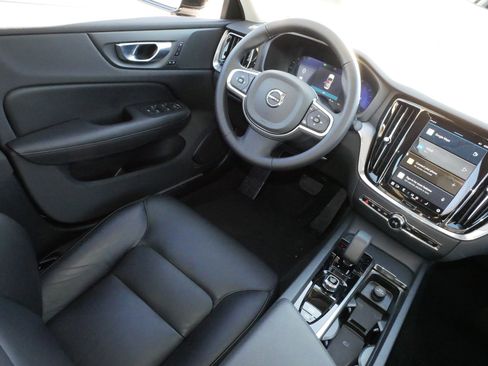 Used 2025 Volvo S60 B5 Core image 9