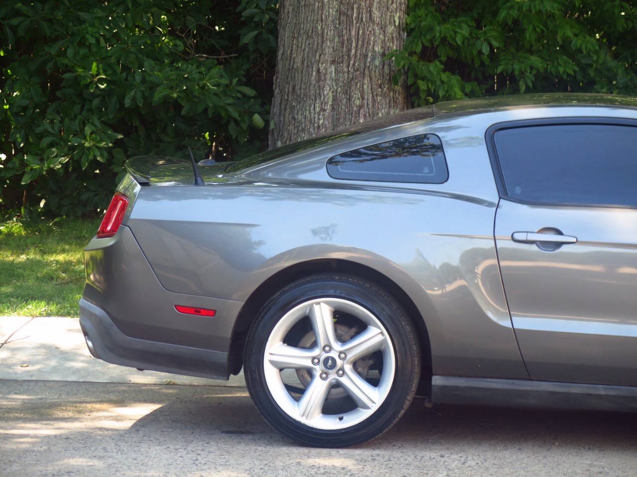 Used 2011 Ford Mustang GT Premium RWD image 22