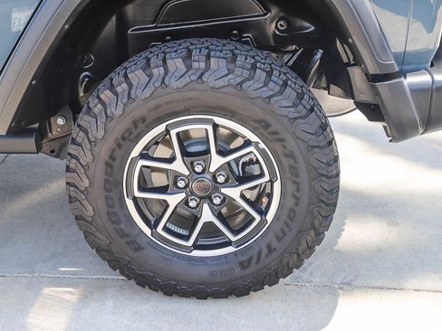 Used 2025 Jeep Wrangler Unlimited Rubicon AWD/4WD image 11