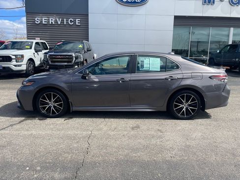 Used 2022 Toyota Camry SE FWD image 2