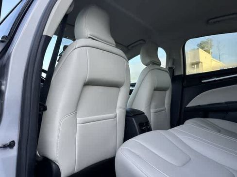 Used 2018 Ford Fusion Titanium FWD image 17