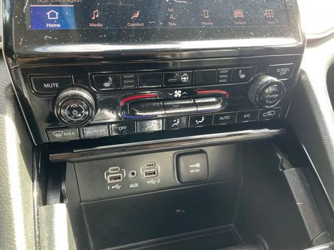 Used 2023 Jeep Grand Cherokee L Limited AWD/4WD image 35
