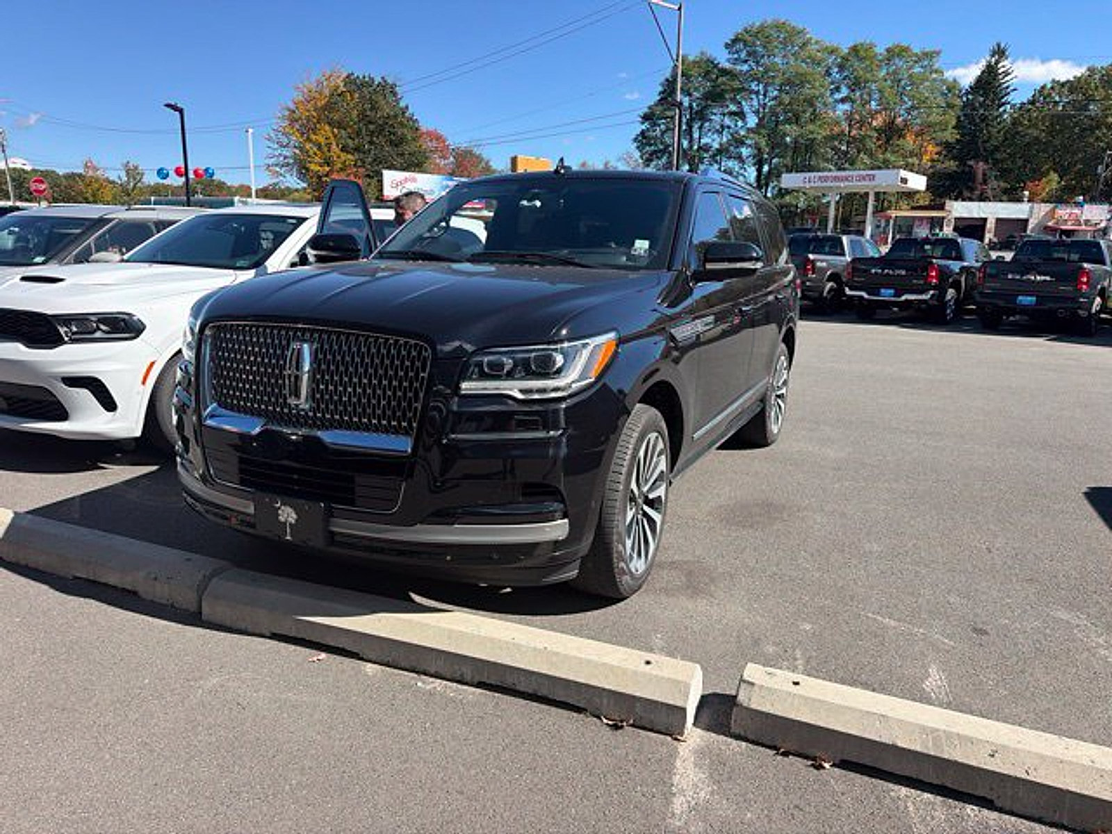 Used 2024 Lincoln Navigator Reserve AWD/4WD image 3