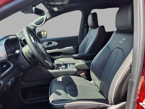 New 2026 Chrysler Pacifica Limited w/ S Appearance Package image 18