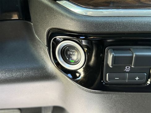 Used 2025 GMC Sierra 1500 SLT image 29