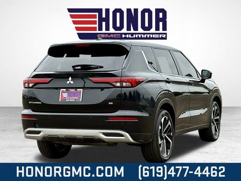 Used 2022 Mitsubishi Outlander SE image 3