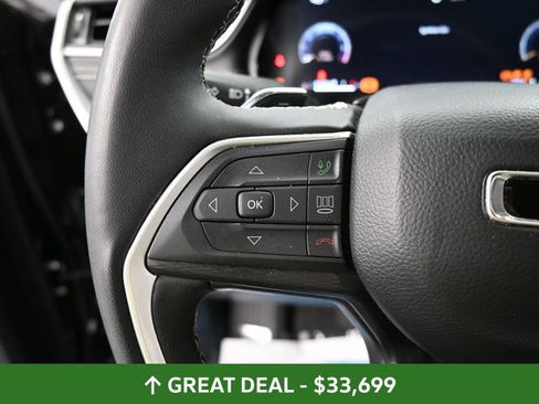 Used 2025 Jeep Grand Cherokee Altitude AWD/4WD image 35