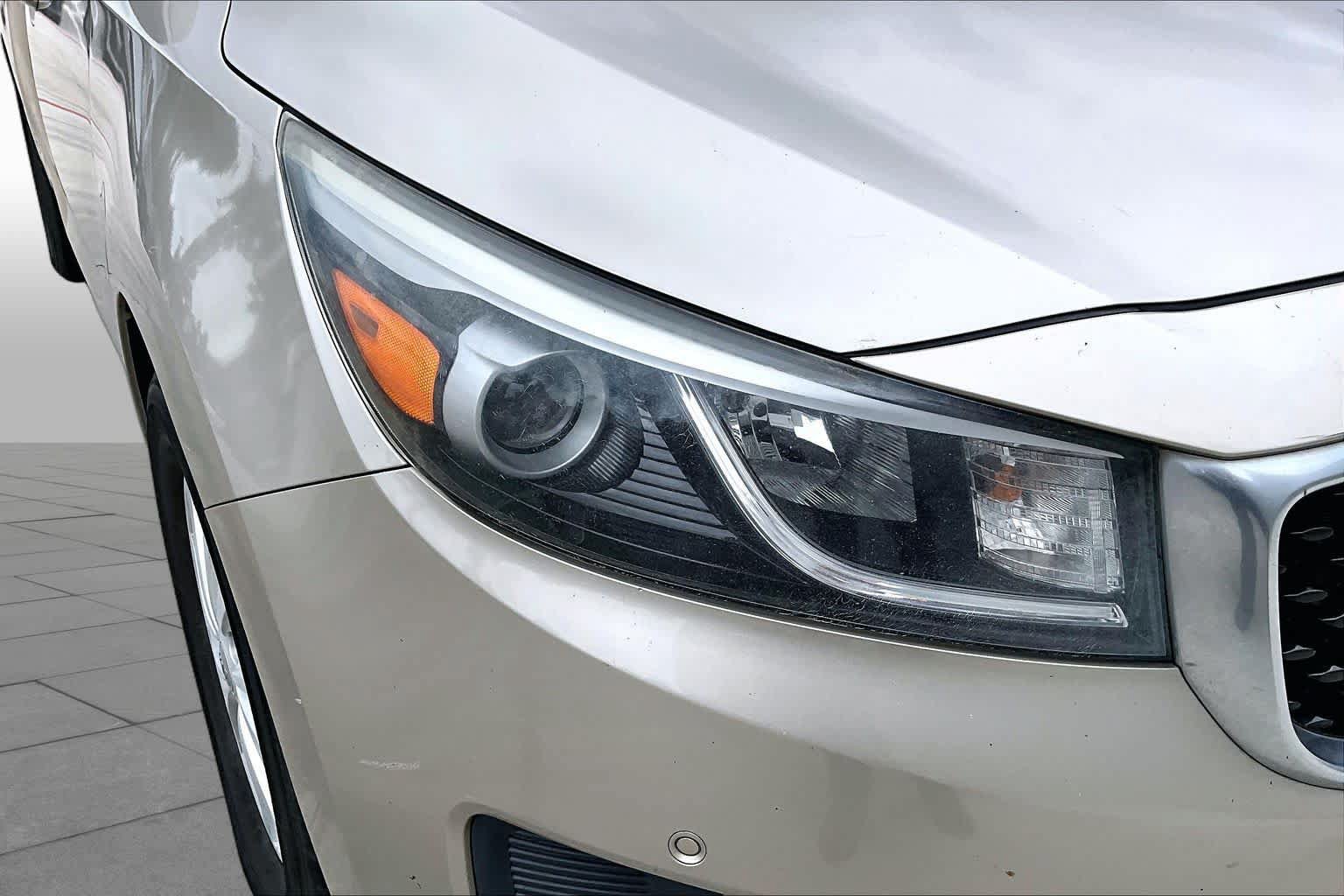 Used 2017 Kia Sedona LX w/ LX Essentials Premium Package FWD image 24
