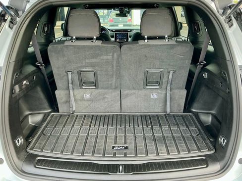 Used 2025 Jeep Grand Cherokee L Laredo image 18