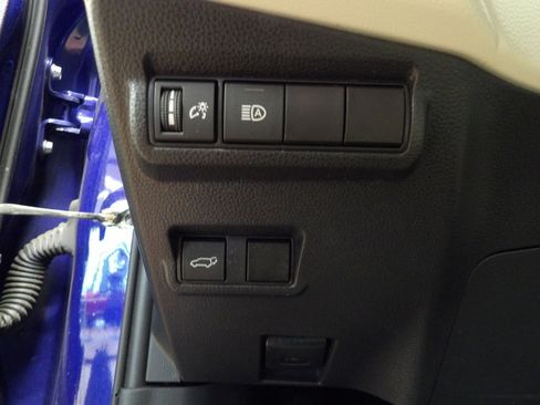 Used 2022 Toyota Corolla Cross XLE image 27