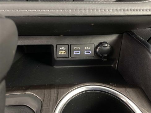 Used 2023 Toyota Highlander Limited image 25