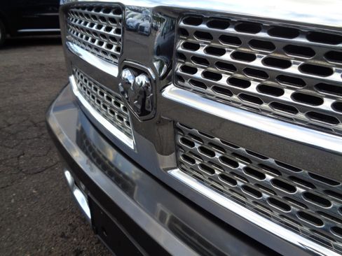 Used 2014 RAM 1500 Laramie w/ Convenience Group image 9