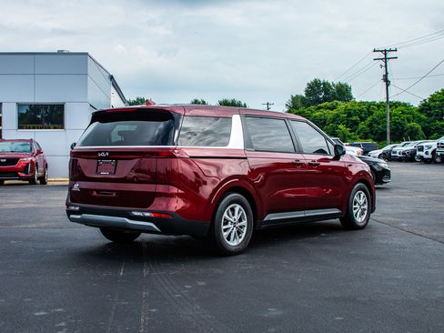 Used 2023 Kia Carnival LX image 9