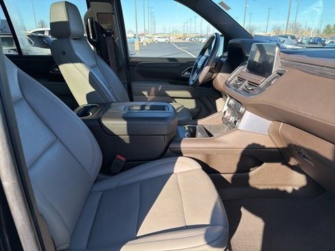 Used 2021 GMC Yukon SLT w/ SLT Premium Package image 9