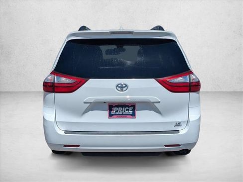 Used 2018 Toyota Sienna LE w/ Carpet Mat Package AWD/4WD image 7