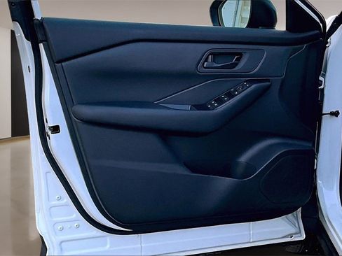 Used 2025 Nissan Rogue S image 20