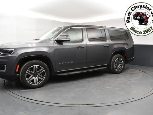 Used 2023 Jeep Wagoneer L 4WD w/ Premium Group I image 3