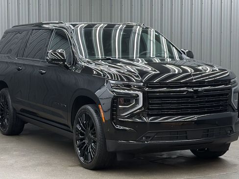 Used 2025 Chevrolet Suburban High Country AWD/4WD image 7