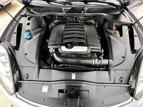 Used 2017 Porsche Cayenne AWD/4WD image 25
