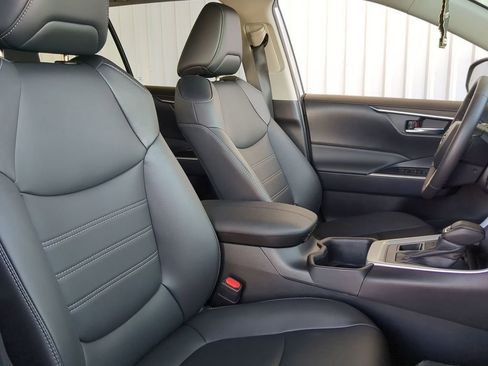 Used 2025 Toyota RAV4 XLE Premium image 8