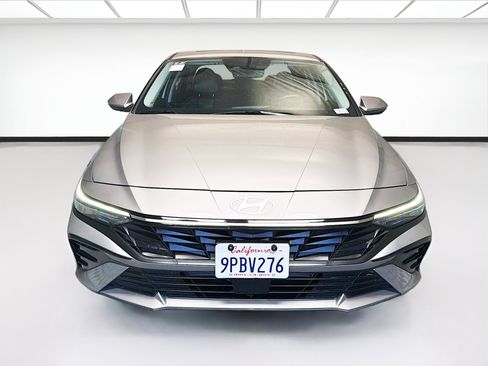 Used 2025 Hyundai Elantra Limited FWD image 2