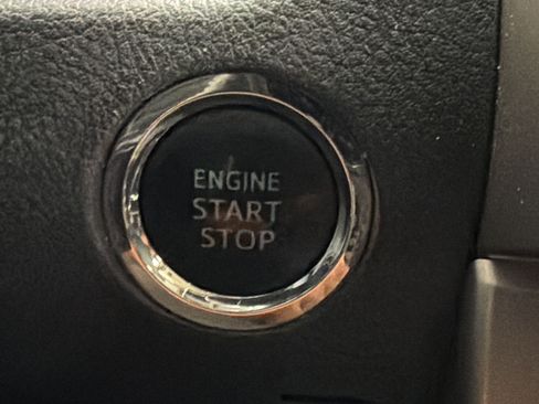 Used 2022 Toyota 4Runner Limited AWD/4WD image 26