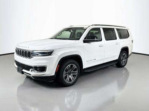 Used 2024 Jeep Wagoneer L Series II RWD image 4