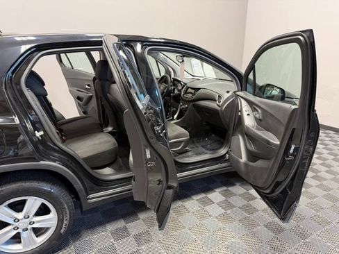 Used 2019 Chevrolet Trax LS FWD image 22