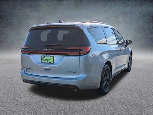 New 2026 Chrysler Pacifica Limited image 4