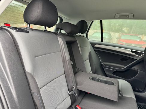 Used 2016 Volkswagen e-Golf SE w/ DC Fast Charging Package image 13