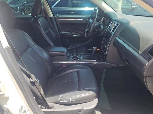 Used 2010 Chrysler 300 Touring RWD image 9