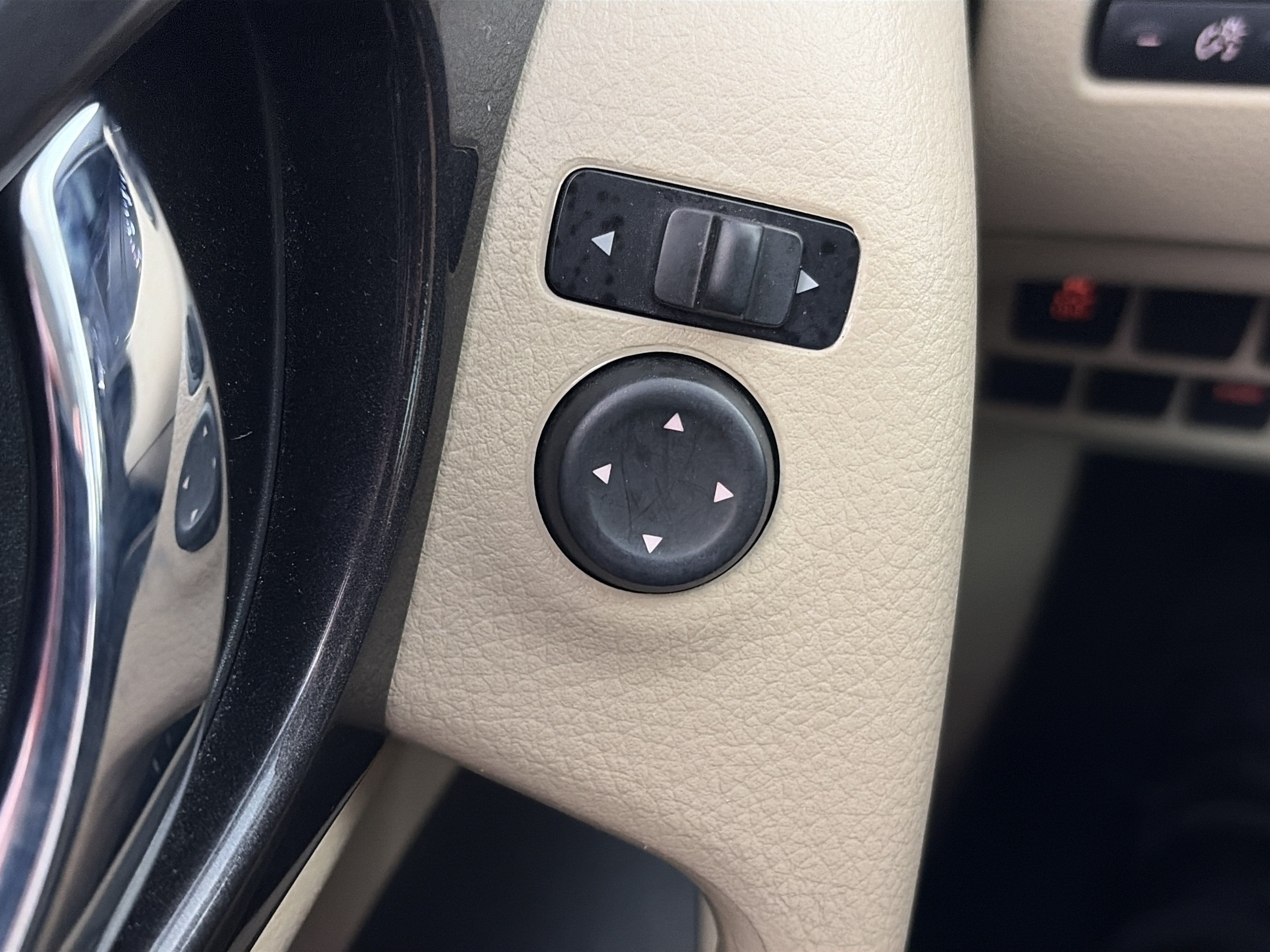Used 2018 Nissan Rogue SV FWD image 30