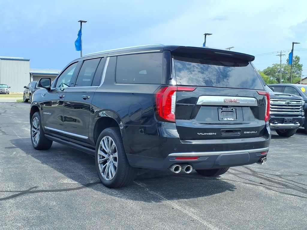 Used 2021 GMC Yukon XL Denali w/ Denali Premium Package AWD/4WD image 18