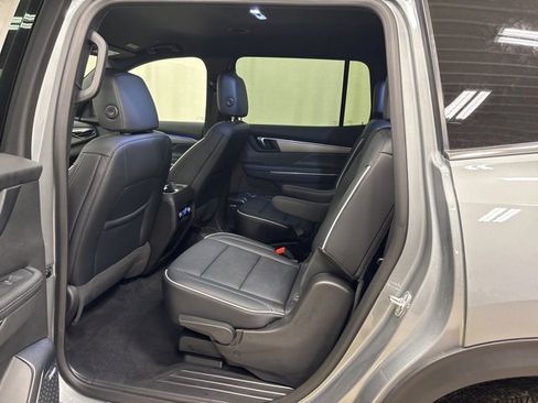 Used 2025 Buick Enclave Preferred image 17