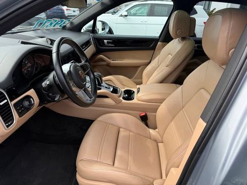 Used 2021 Porsche Cayenne AWD/4WD image 18