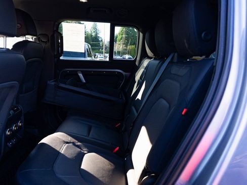 Used 2023 Land Rover Defender 130 X-Dynamic SE AWD/4WD image 19