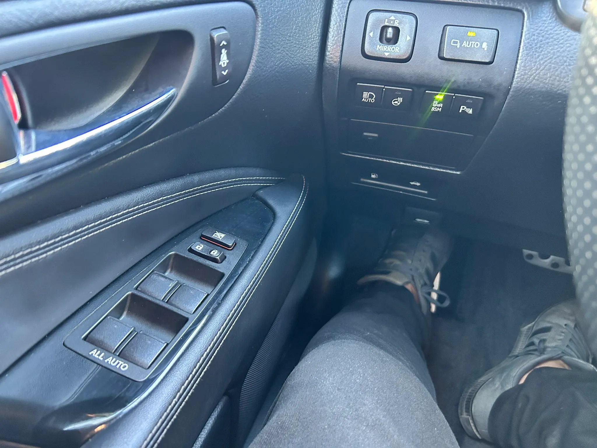 Used 2013 Lexus LS 460 w/ F-Sport Pkg RWD image 19